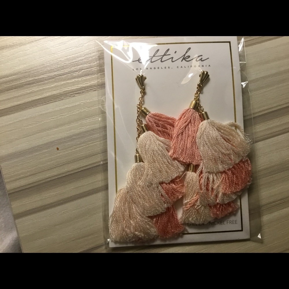 Etticka Tassel earrings 🔴